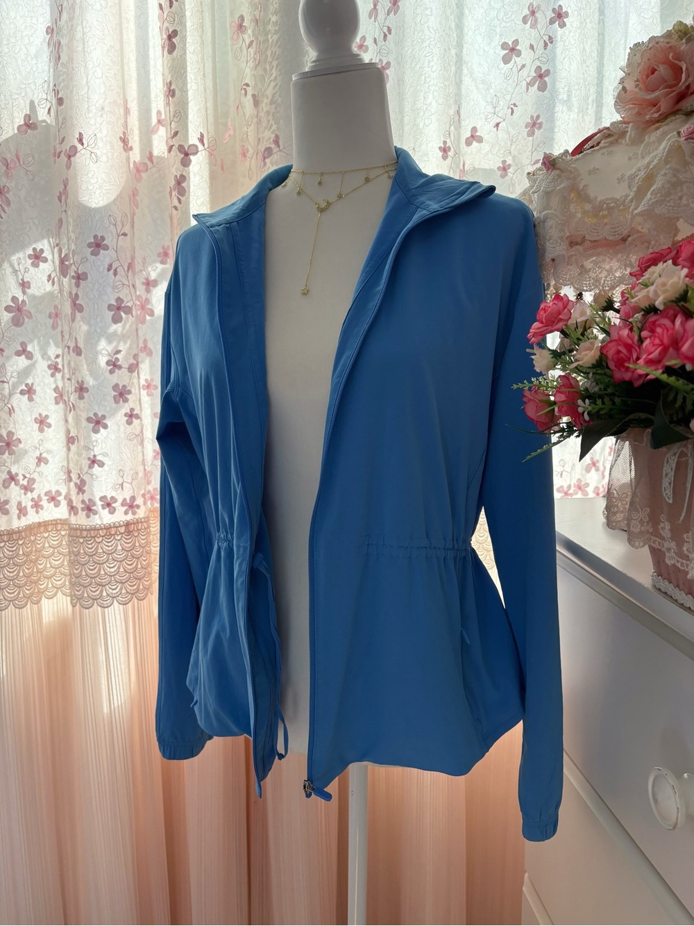 Lululemon UV-Protective Cinch-Waist Running Jacket - Picture 5 of 9